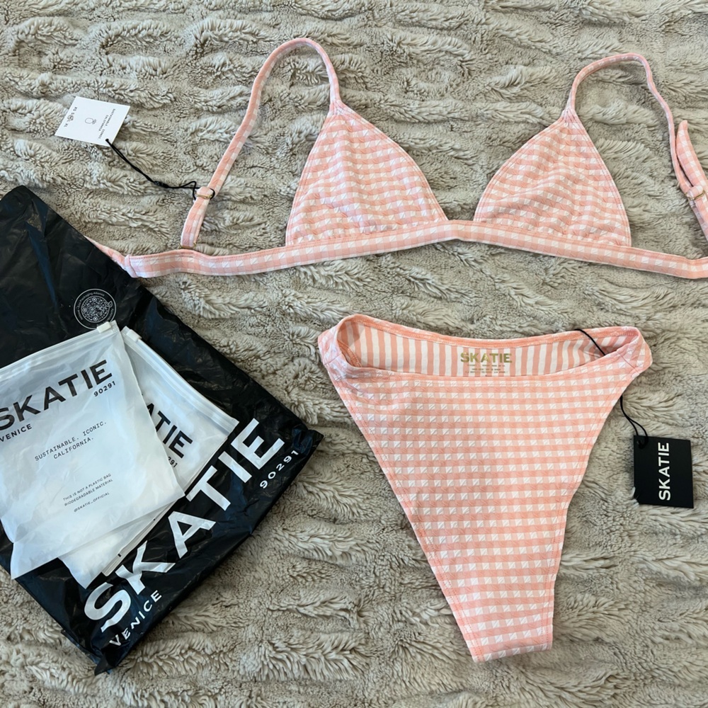 Skatie bikini set. Kourtney Top & Kate bottoms.
